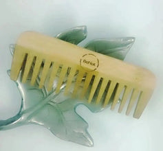 Aptisus All-Natural Bamboo Hair Comb – Eco-Friendly and Gentle on Hair